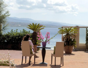 la casa con piscina sul mare